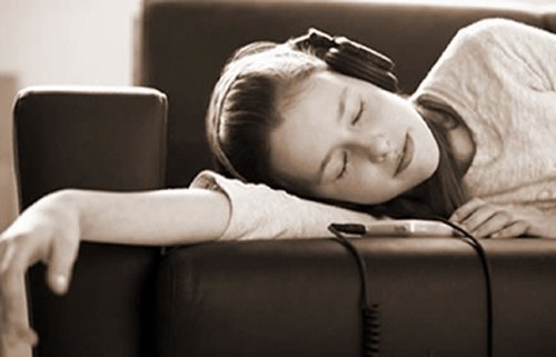 Lợi ích của việc đeo tai nghe khi ngủ