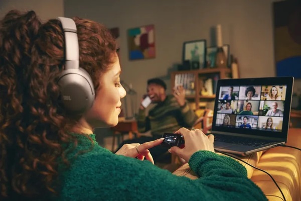 Tai nghe JBL Tour One M3 Smart TX đàm thoại rõ nét