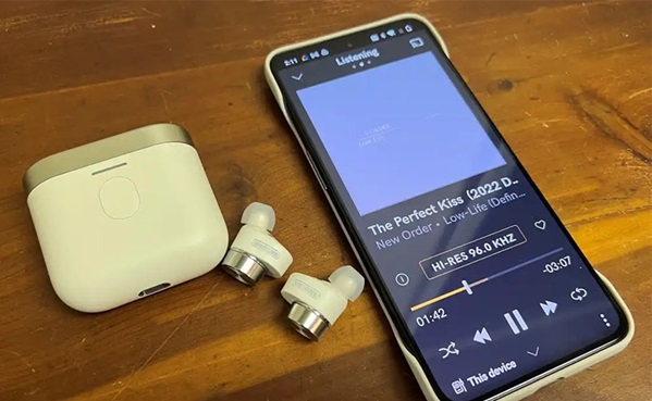 Tai nghe Bowers & Wilkins Pi7 S2 kết nối thuận tiện